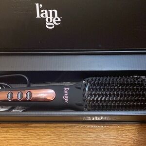 I’ange Le Vite ceramic straightening brush. NIB/In box. Never used.